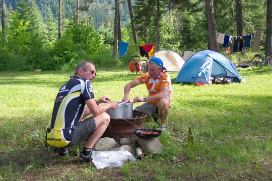 Geoff and Dave stirring the cookpot