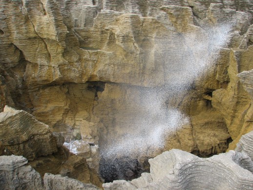 Blowhole in pancake rocks